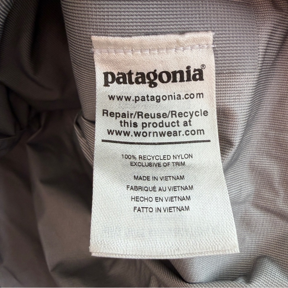 Patagonia Men's Navy Raincoat - Picture 4 of 5